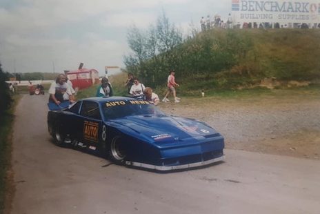 The blue Pontiac heading to the grid at Manfeild
